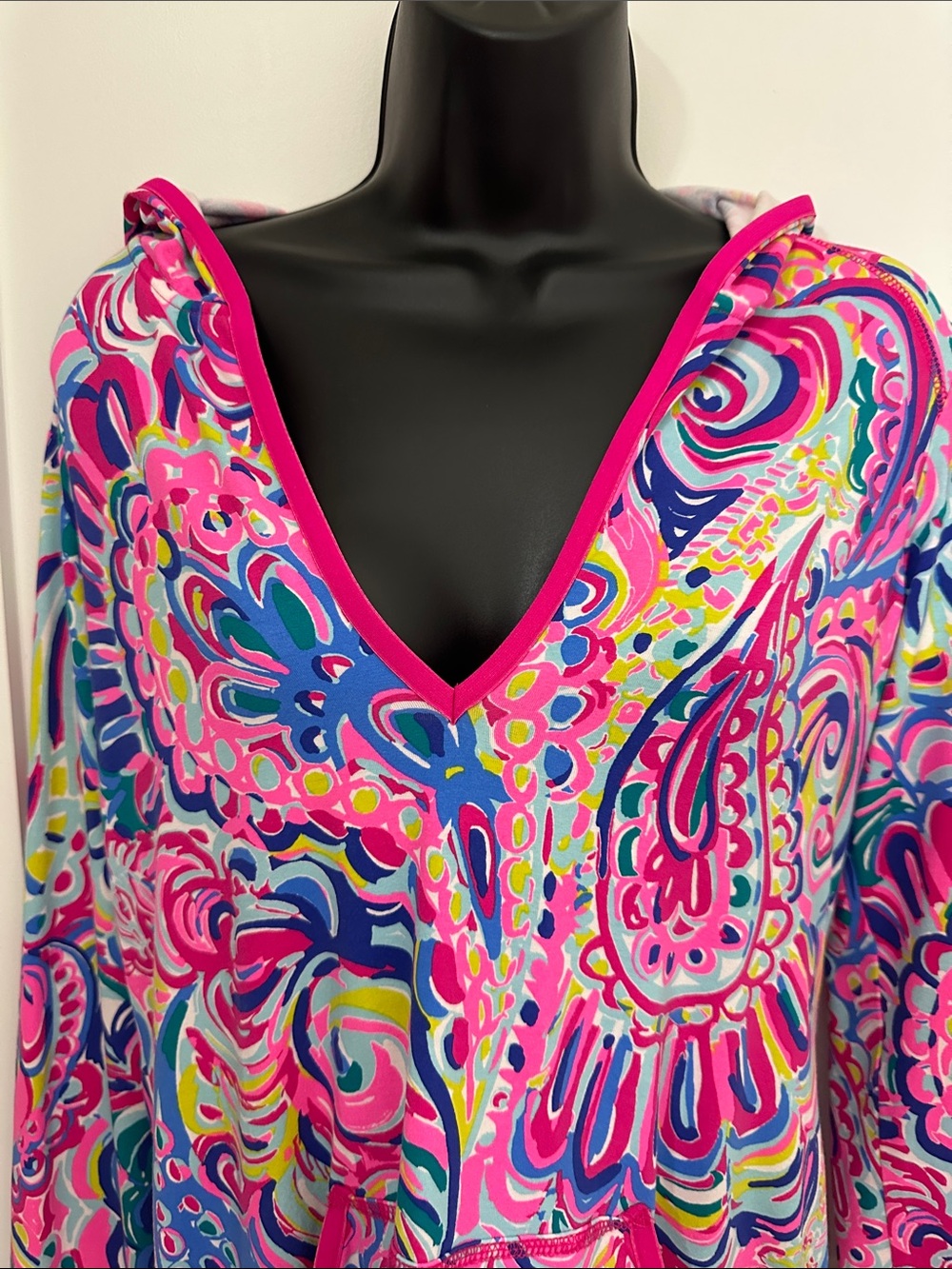 Lilly Pulitzer V-Neck Hooded Tunic in Bright Multi-Paisley Print - Picture 4 of 8